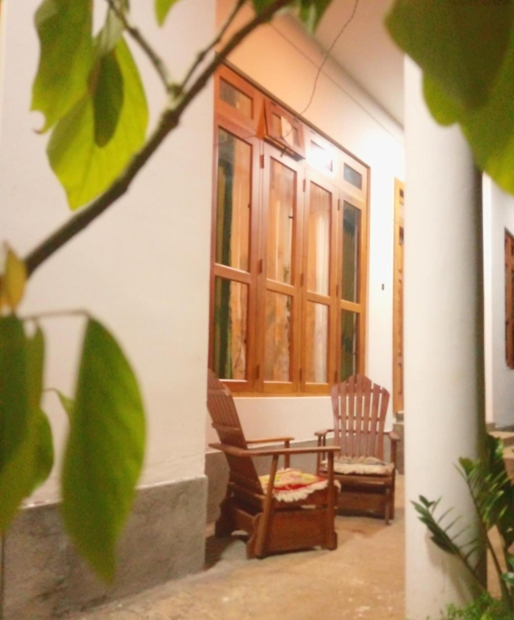 Alexandra Home For Foreign Tourists Only กัมโปลา ภายนอก รูปภาพ