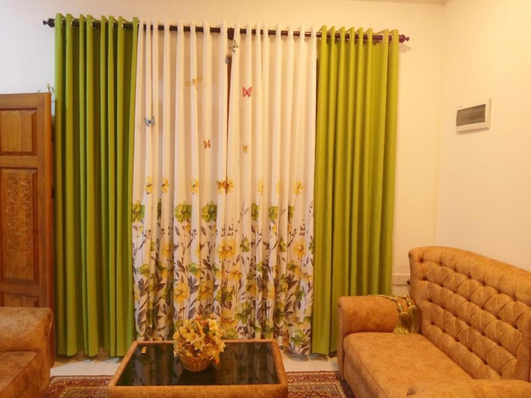 Alexandra Home For Foreign Tourists Only กัมโปลา ภายนอก รูปภาพ