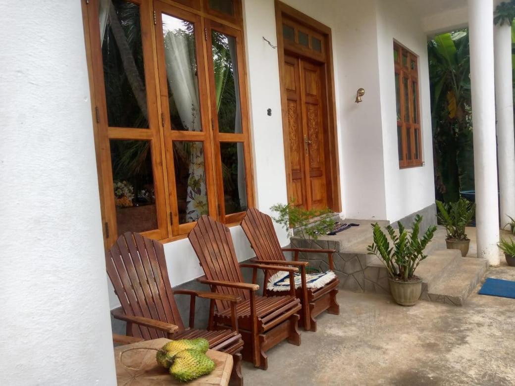 Alexandra Home For Foreign Tourists Only กัมโปลา ภายนอก รูปภาพ